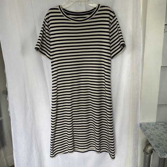 3/$20 💥 Lou & Grey T-Shirt Dress Short Sleeve Cream & Navy Stripe Print Cotton - Picture 5 of 15